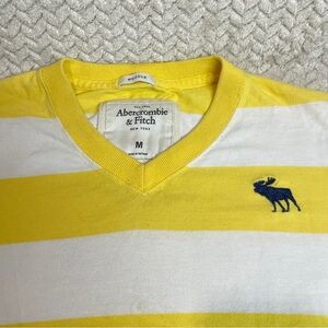 Abercrombie & Fitch Muscle Fit Vneck yellow white stripe tee shirt men’s medium